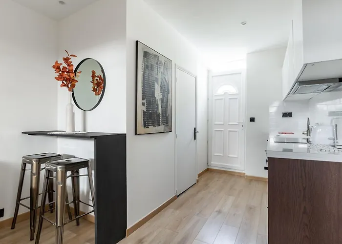 Batignolles Truffaut Charming 4p-1br Paris