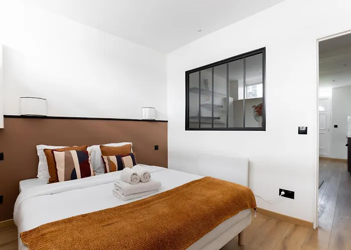 Batignolles Truffaut Charming 4p-1br